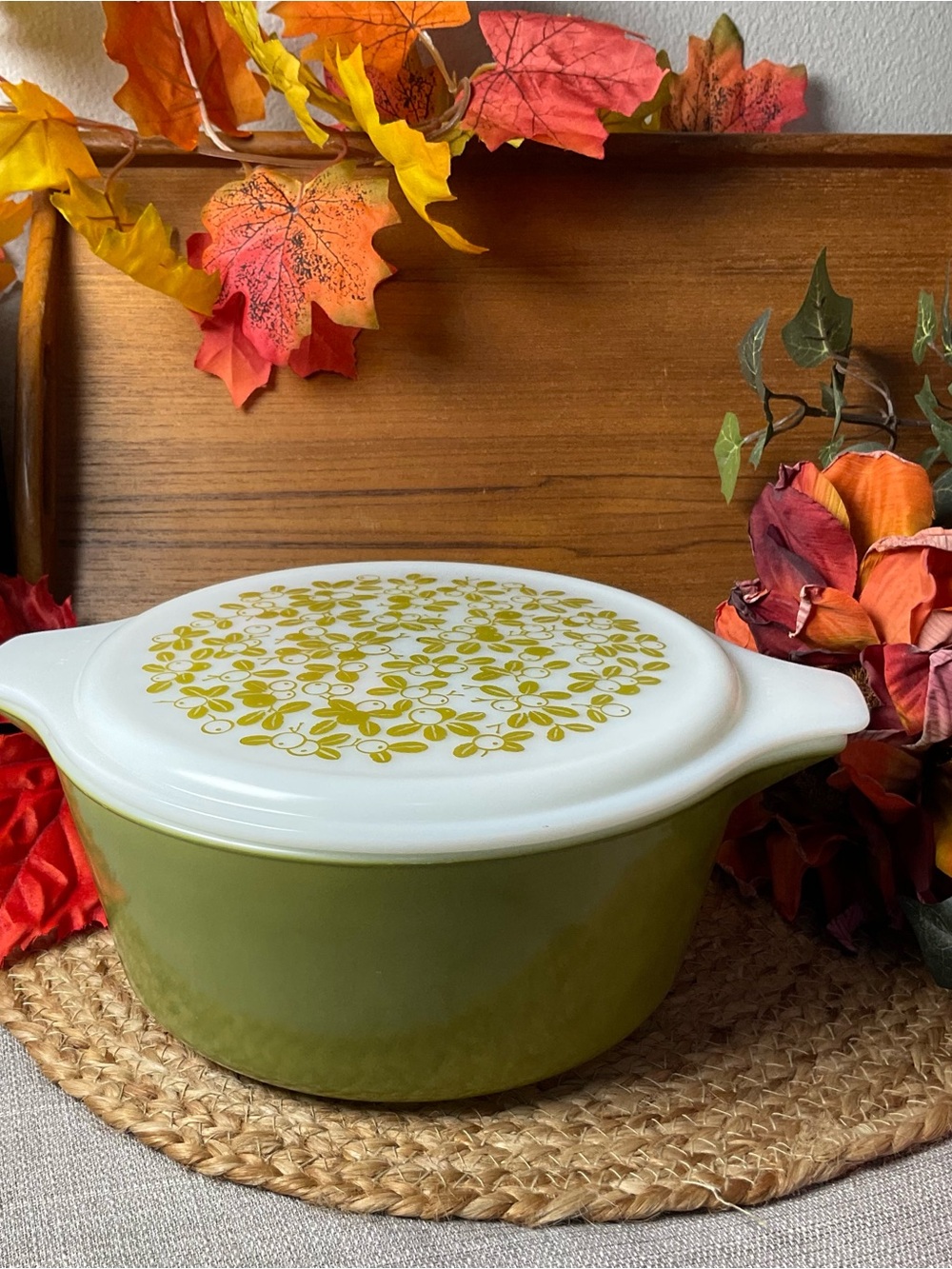 Vintage Pyrex Verde 2.5 Qt Casserole with Olive Floral Lid